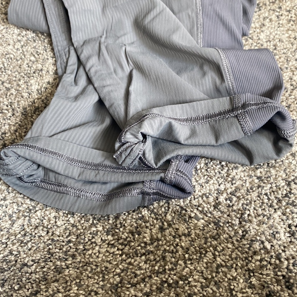 Lululemon dance studio crop size 6 - Picture 10 of 10